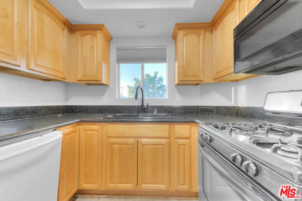 1485 Obispo Avenue 6