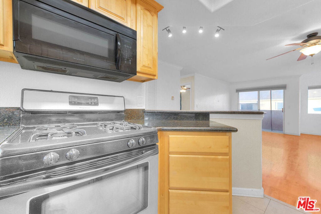 1485 Obispo Avenue 6