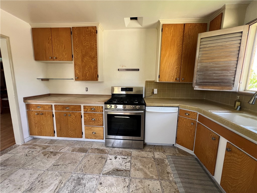 1115 FONTHILL