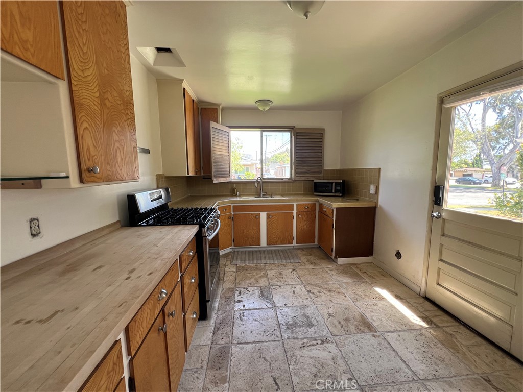 1115 FONTHILL