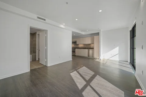 MLS: 26991625