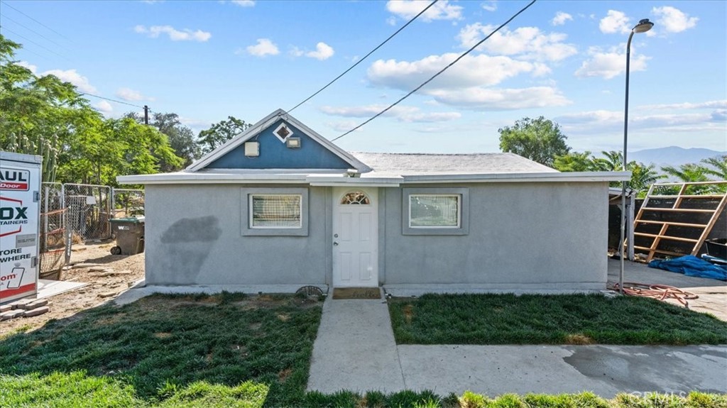Absolute bargain! Unbelievable price! Priced low & firm for your pre-approved buyer who wants a great value on the best house in Banning! Zoning is “Residential Use Zoned Commercial”