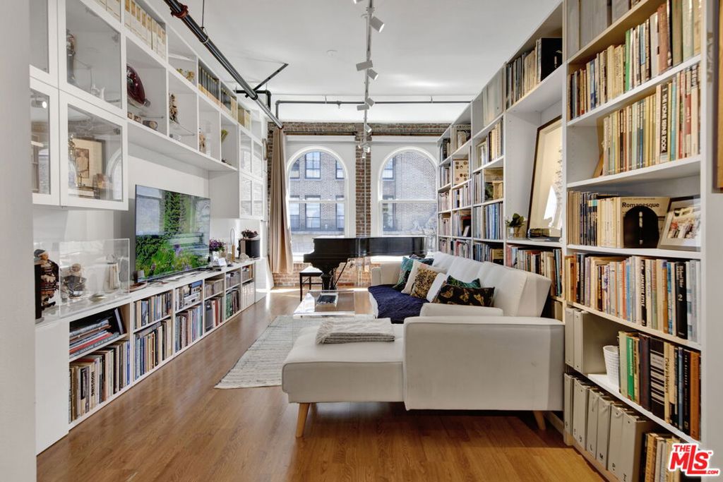 253 S Broadway