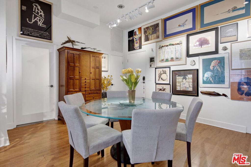 253 S Broadway 403