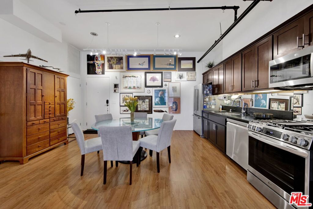 253 S Broadway 403