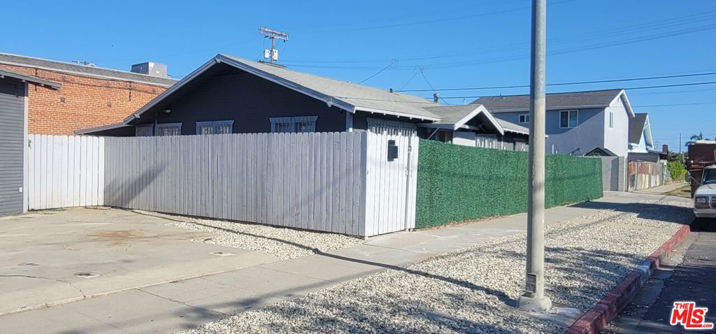 762 W Gardena Boulevard