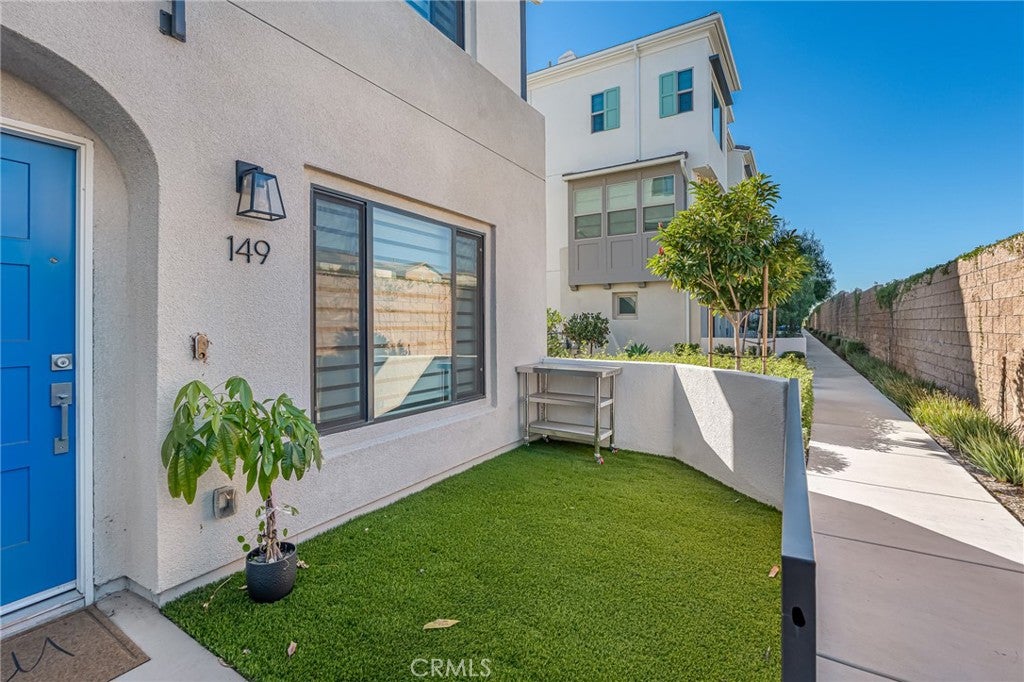 149 E Knox