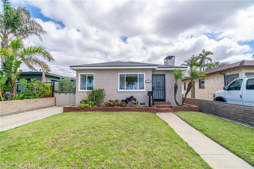 524 N Paulina Avenue