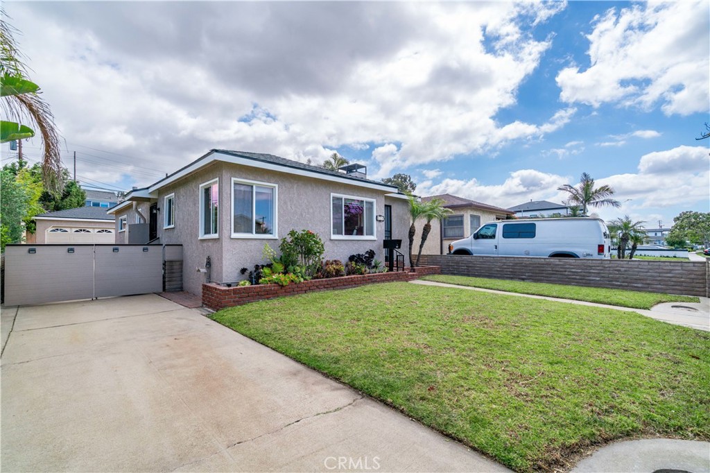 524 N Paulina Avenue