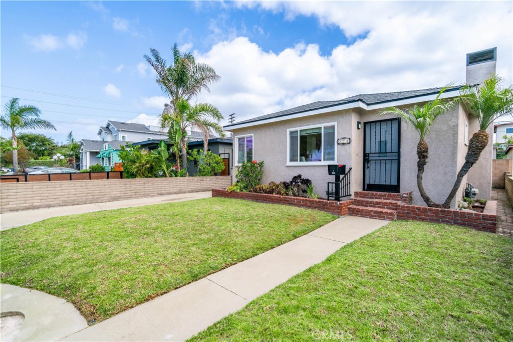 524 N Paulina Avenue