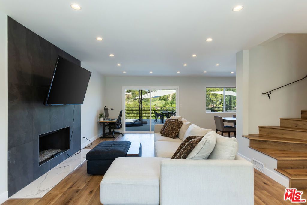 Photo of 22623 Cavalier Street, Woodland Hills, CA 91364 (MLS # 26656583)