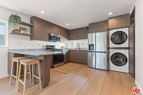 Photo of 623 N Mariposa Avenue, Los Angeles, CA 90004 (MLS # 26838717)