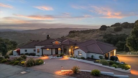 Photo of 24542 Rimrock Canyon Road, Salinas, CA 93908 (MLS # ML82049428)