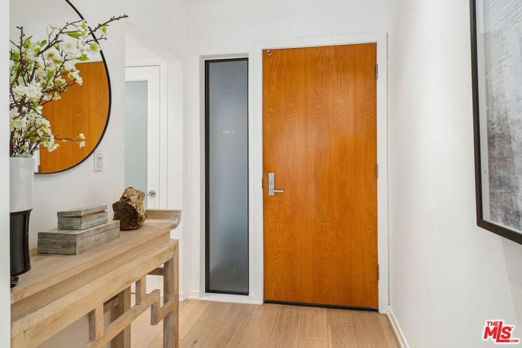 Santa Monica, California 90405, United States, 1 Bedroom Bedrooms, ,2 BathroomsBathrooms,Residential,Active,141271