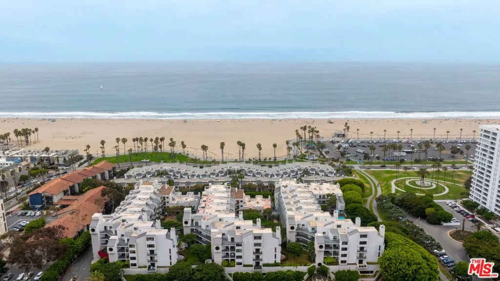 Santa Monica, California 90405, United States, 1 Bedroom Bedrooms, ,2 BathroomsBathrooms,Residential,Active,141271