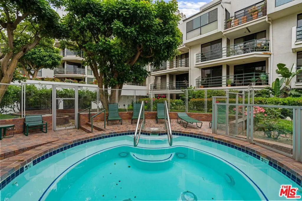 Santa Monica, California 90405, United States, 1 Bedroom Bedrooms, ,2 BathroomsBathrooms,Residential,Active,141271