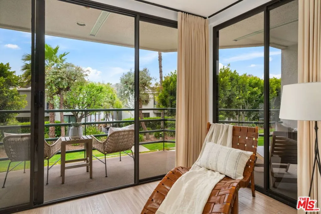 Santa Monica, California 90405, United States, 1 Bedroom Bedrooms, ,2 BathroomsBathrooms,Residential,Active,141271