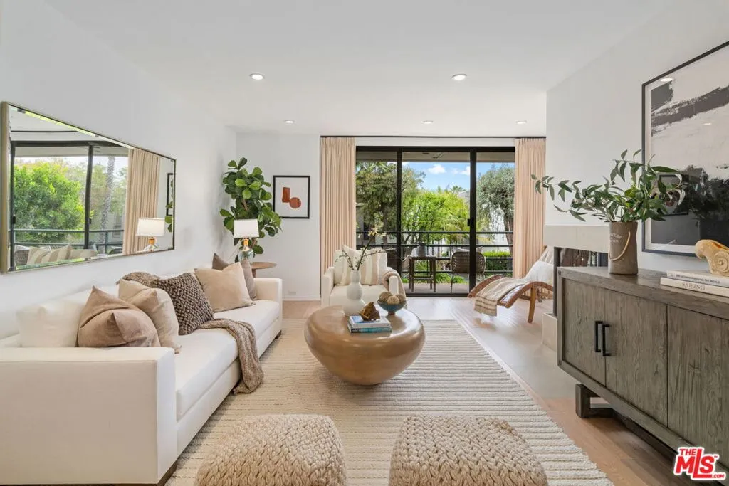 Santa Monica, California 90405, United States, 1 Bedroom Bedrooms, ,2 BathroomsBathrooms,Residential,Active,141271