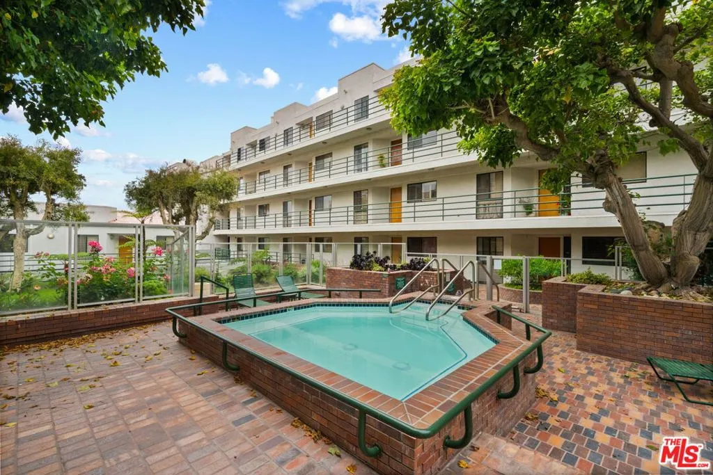 Santa Monica, California 90405, United States, 1 Bedroom Bedrooms, ,2 BathroomsBathrooms,Residential,Active,141271