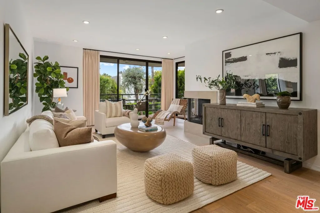 Santa Monica, California 90405, United States, 1 Bedroom Bedrooms, ,2 BathroomsBathrooms,Residential,Active,141271