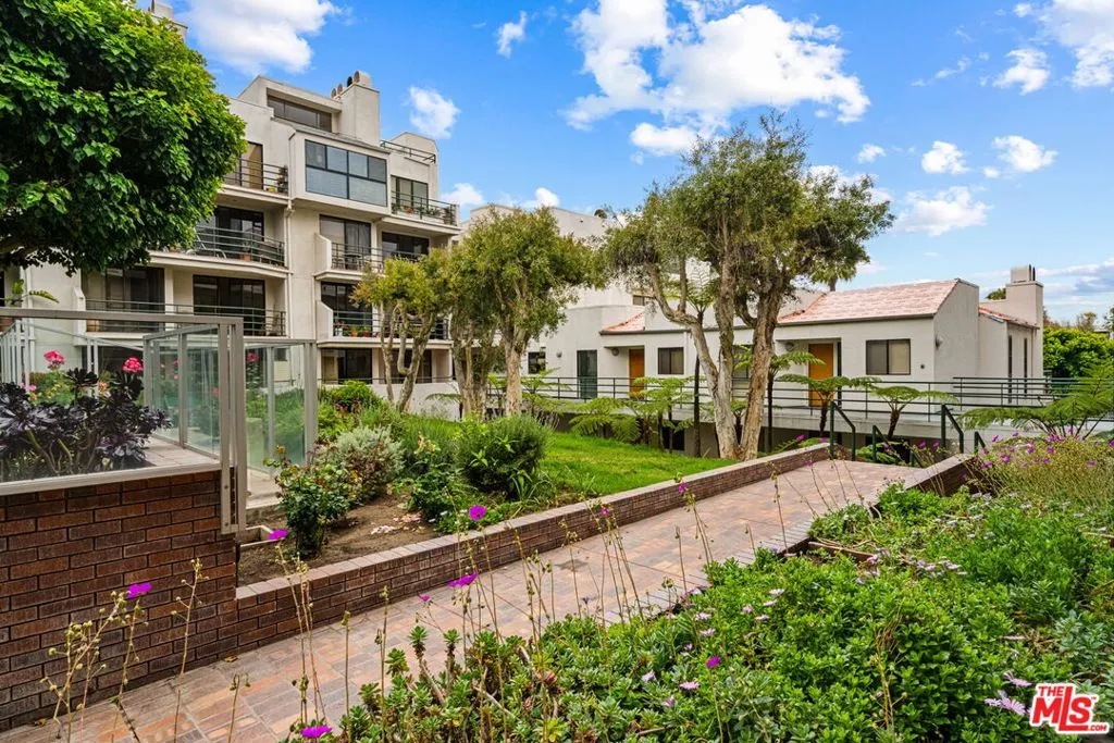 Santa Monica, California 90405, United States, 1 Bedroom Bedrooms, ,2 BathroomsBathrooms,Residential,Active,141271