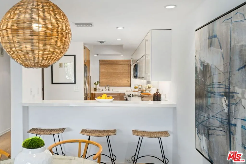 Santa Monica, California 90405, United States, 1 Bedroom Bedrooms, ,2 BathroomsBathrooms,Residential,Active,141271