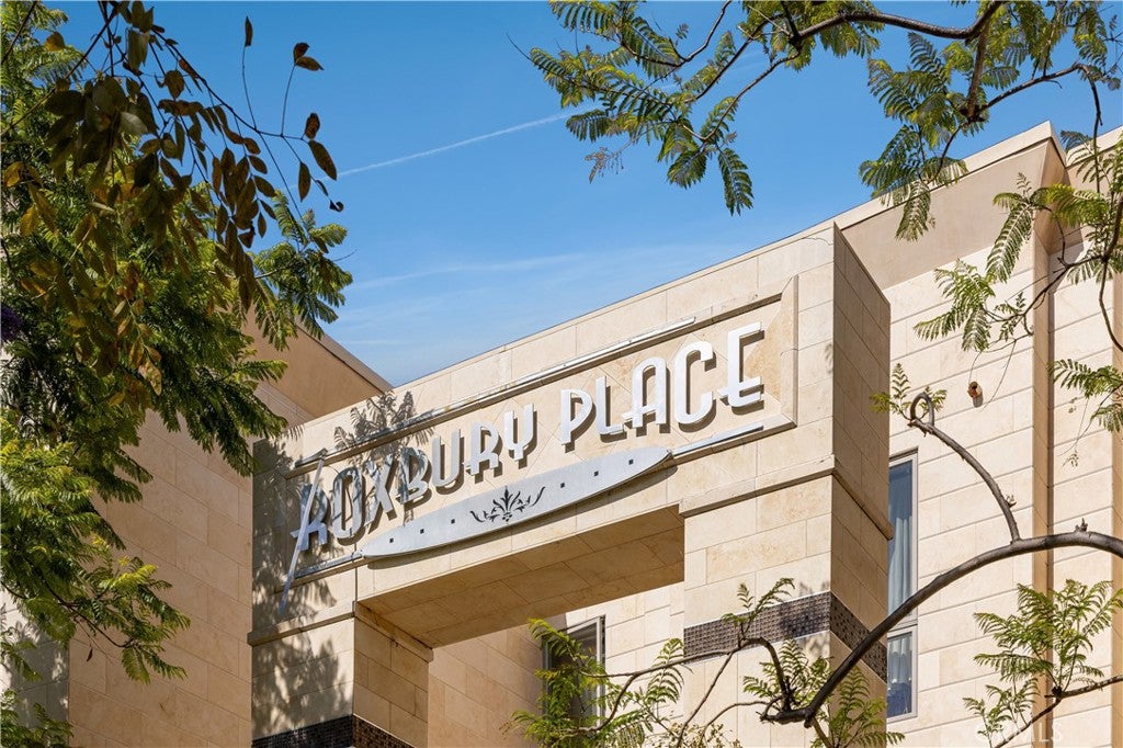 Photo of 1318 Roxbury S #210, Los Angeles, CA 90035 (MLS # SR26186596)