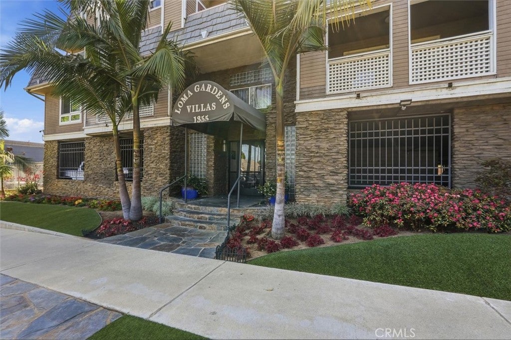 1355 Loma Avenue 310