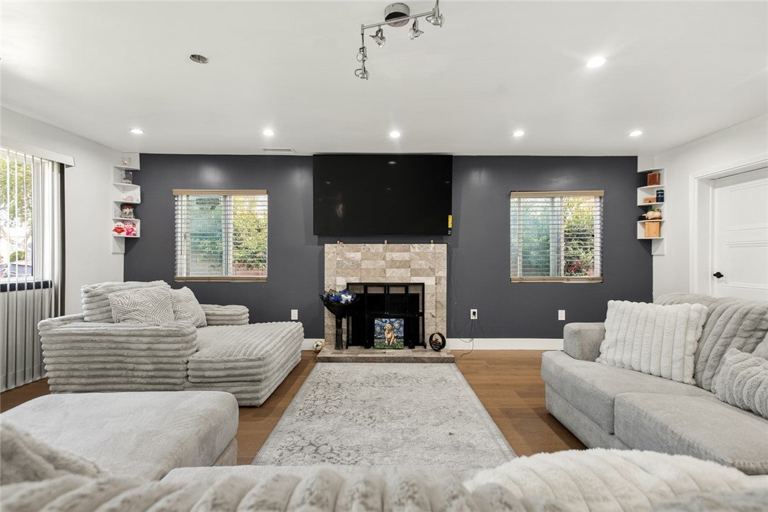 5244 Via Corona Street