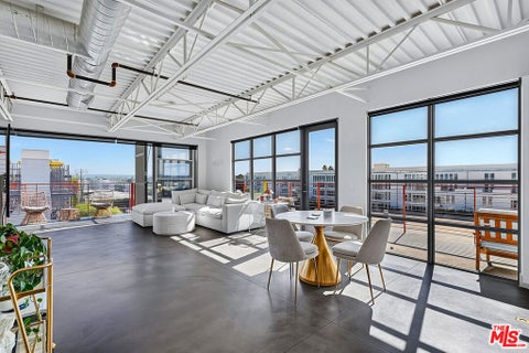Photo of 4141 Glencoe Avenue #511, Marina Del Rey, CA 90292 (MLS # 26997191)