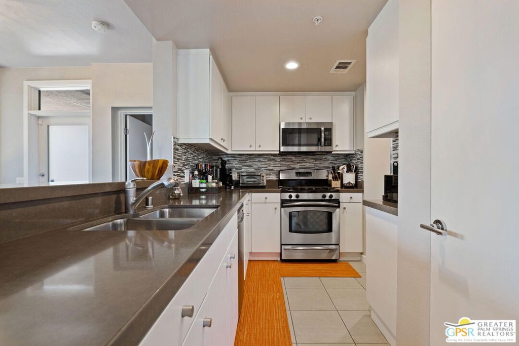 930 E Palm Canyon 204