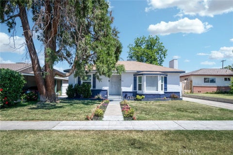 Photo of 934 W Terrace AVE, Fresno, CA 93705 (MLS # FR26209073)