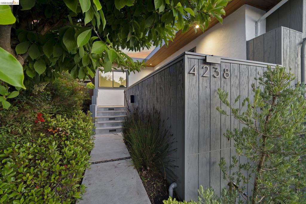 4238 Laguna Ave