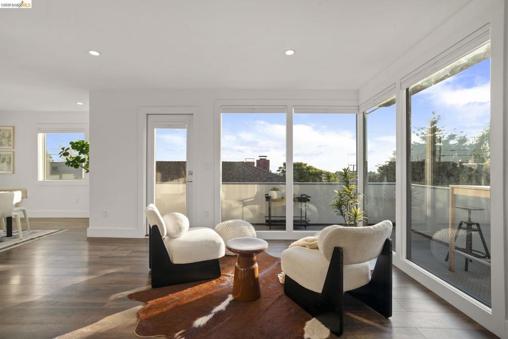 4238 Laguna Ave