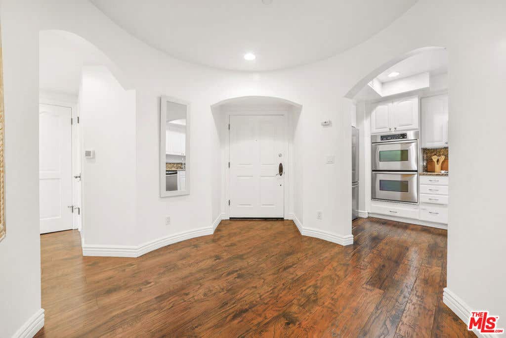 Photo of 1135 Rexford Drive #302, Los Angeles, CA 90035 (MLS # 26867899)