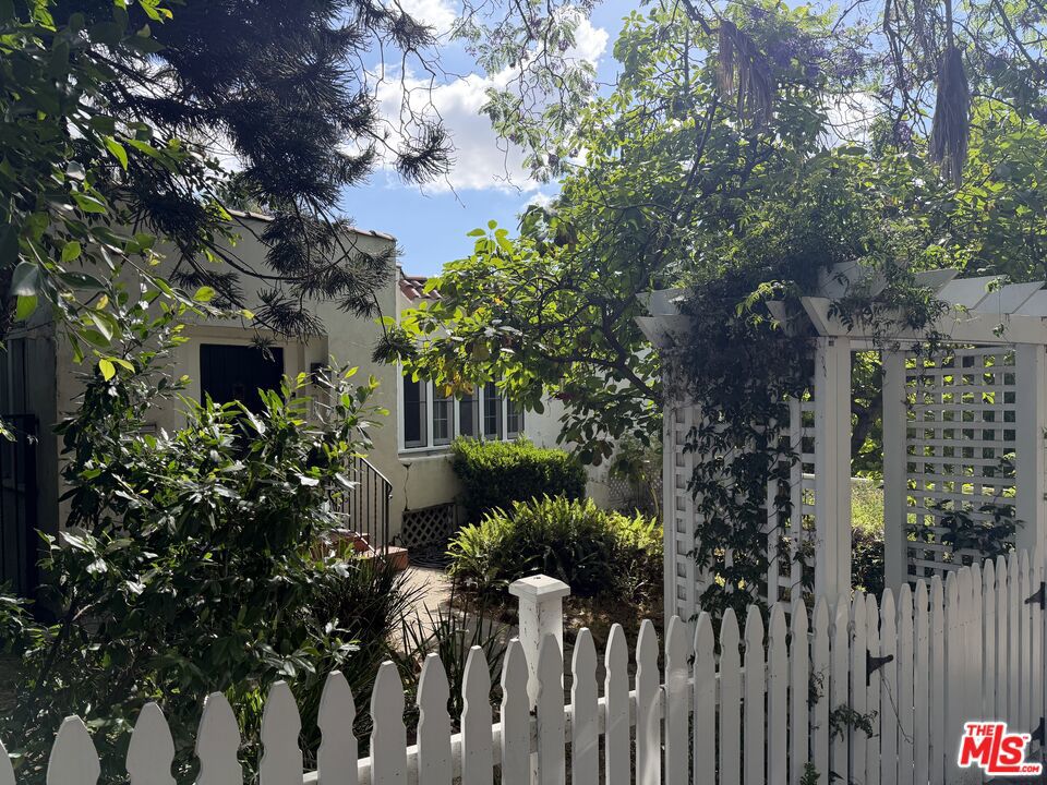 1546 Elevado Street