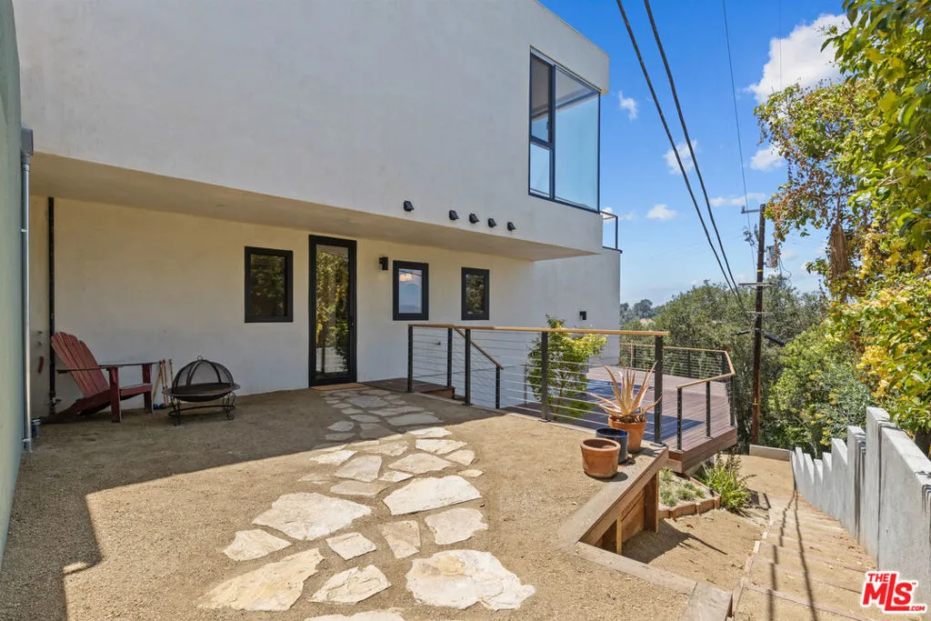 Woodland Hills, California 91364, United States, 4 Bedrooms Bedrooms, ,6 BathroomsBathrooms,Residential,Active,138180