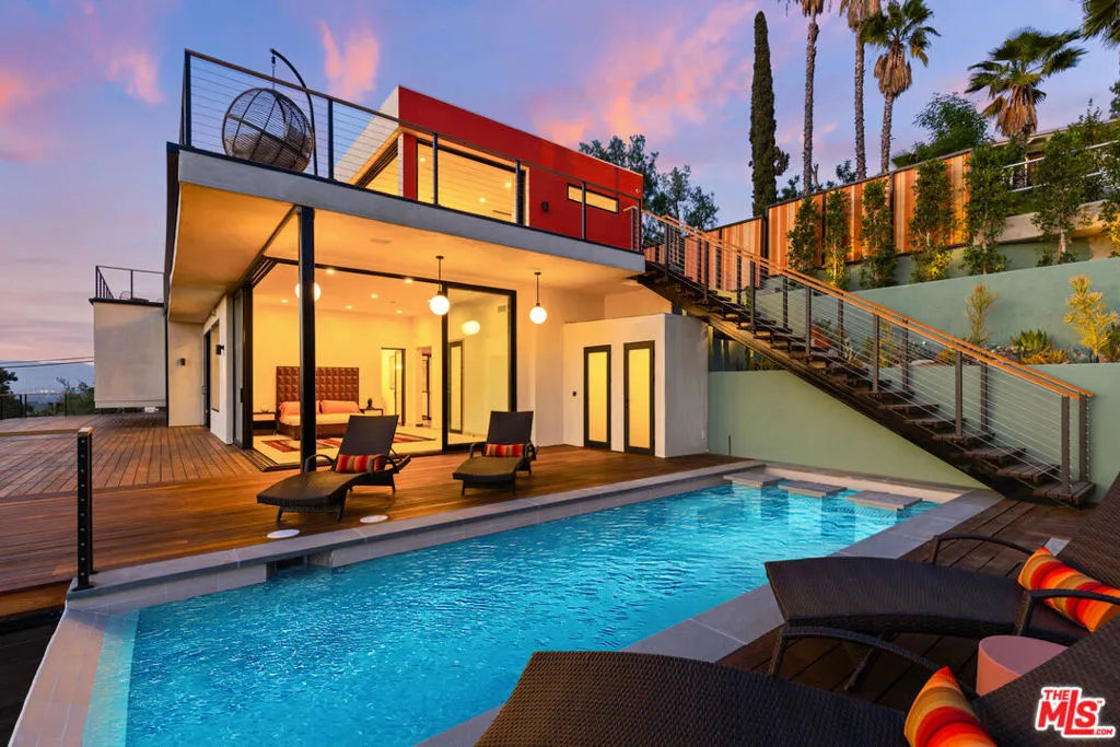 Woodland Hills, California 91364, United States, 4 Bedrooms Bedrooms, ,6 BathroomsBathrooms,Residential,Active,138180