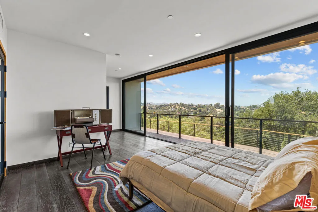 Woodland Hills, California 91364, United States, 4 Bedrooms Bedrooms, ,6 BathroomsBathrooms,Residential,Active,138180