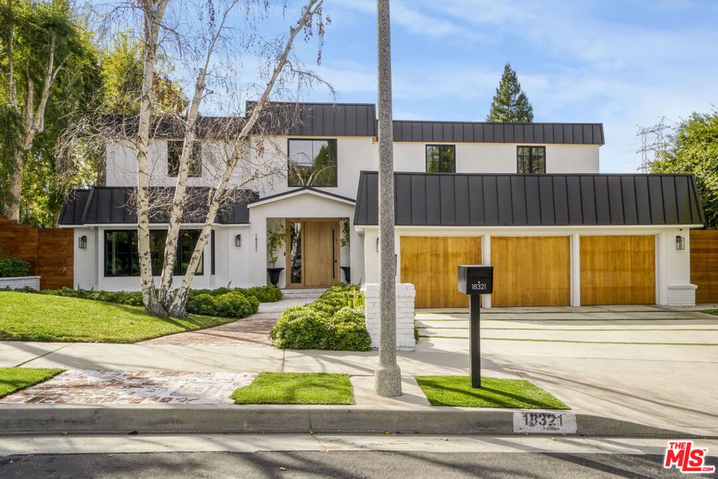 Photo of 18321 Lake Encino Drive, Encino, CA 91316 (MLS # 26639137)