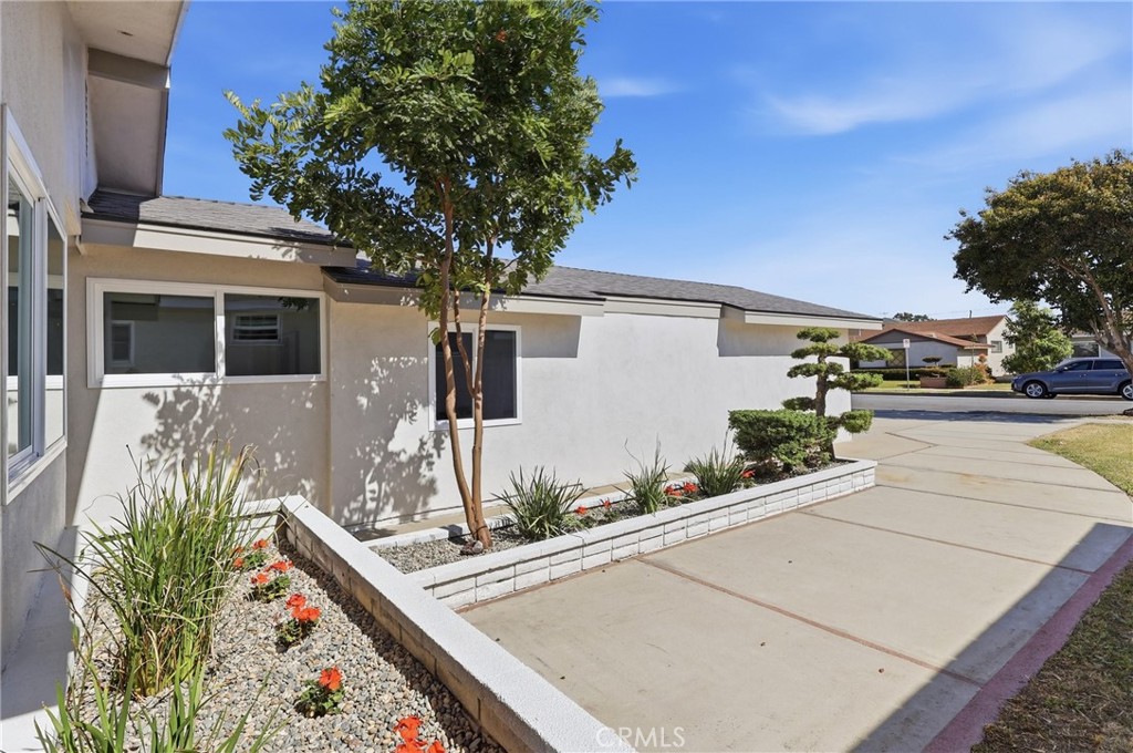 1615 W 183rd