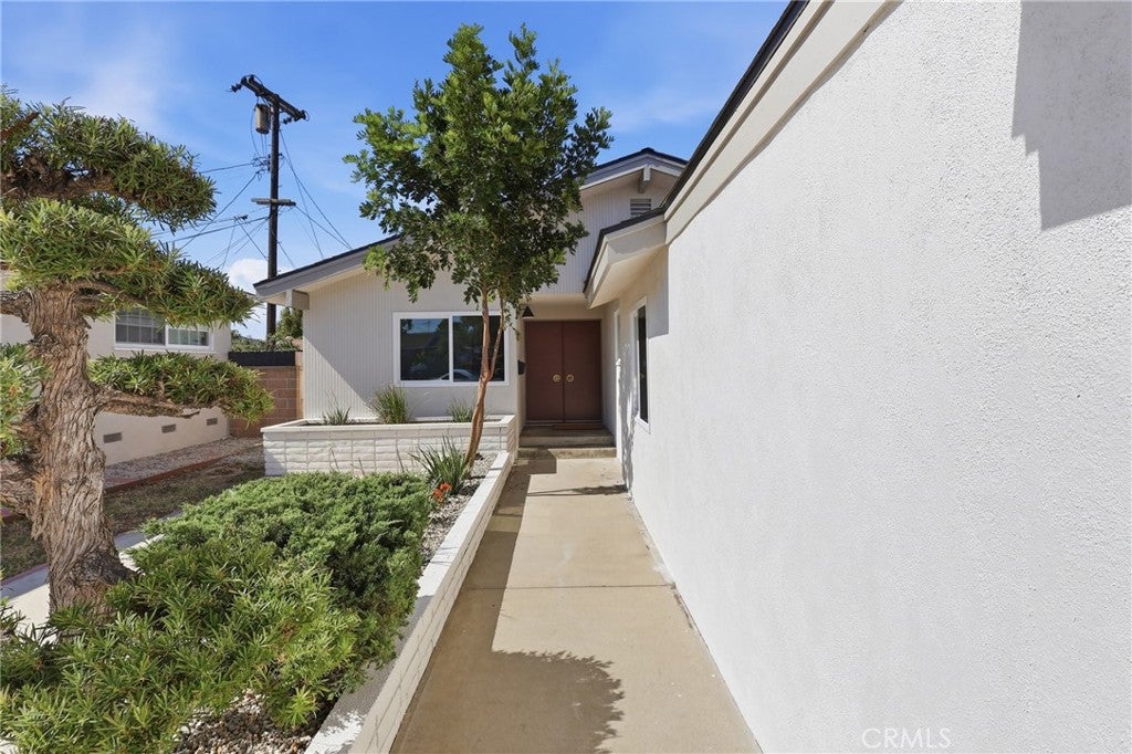 1615 W 183rd