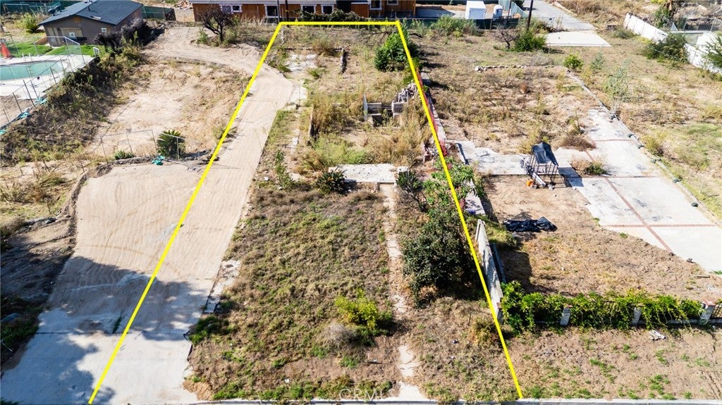 226 E Las Flores Drive