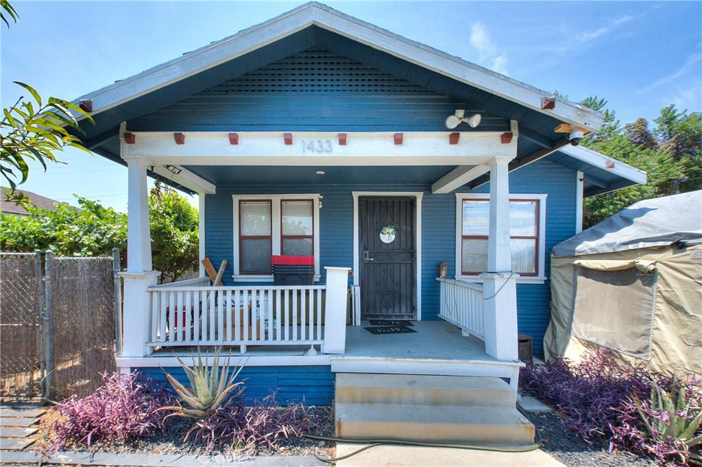 **Charming Home Awaits You at 1433 S Sunol, Los Angeles!**
Step into a world of comfort and warmth with this delightful property! This cozy two-bedroom, one-bathroom home provides a perfect blend of modern convenience and inviting charm. Imagine coming home to a space filled with light and warmth, ready for you to make your own.
Embrace the warmth and charm of this property, where every corner feels like home. This cozy residence features a built in microwave , refrigerator, clean cabinetry and countertops, adding a touch of modern elegance to your living space. The beautifully landscaped front yard welcomes you, while the RV parking lot and detached garage provide convenience for all your needs.
Step outside to discover a stunning backyard that includes a custom built in clay pizza oven, a beautiful outdoor space perfect for relaxation, gardening, or hosting gatherings with friends and family. Imagine sipping your morning coffee in this serene setting or enjoying warm evenings under the stars.
This is more than just a home; it’s a place to create lasting memories. Don’t let this golden opportunity slip away! Take the first step toward making this lovely home your own. Act fast—this gem won’t last long!