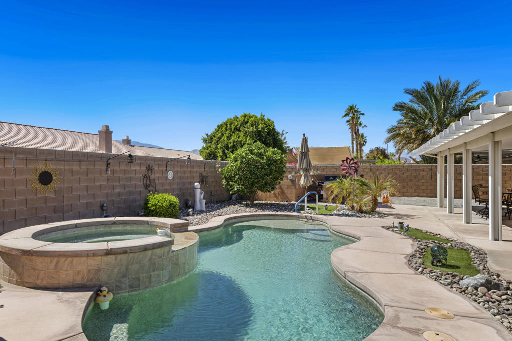 Las Brisas North - Residential