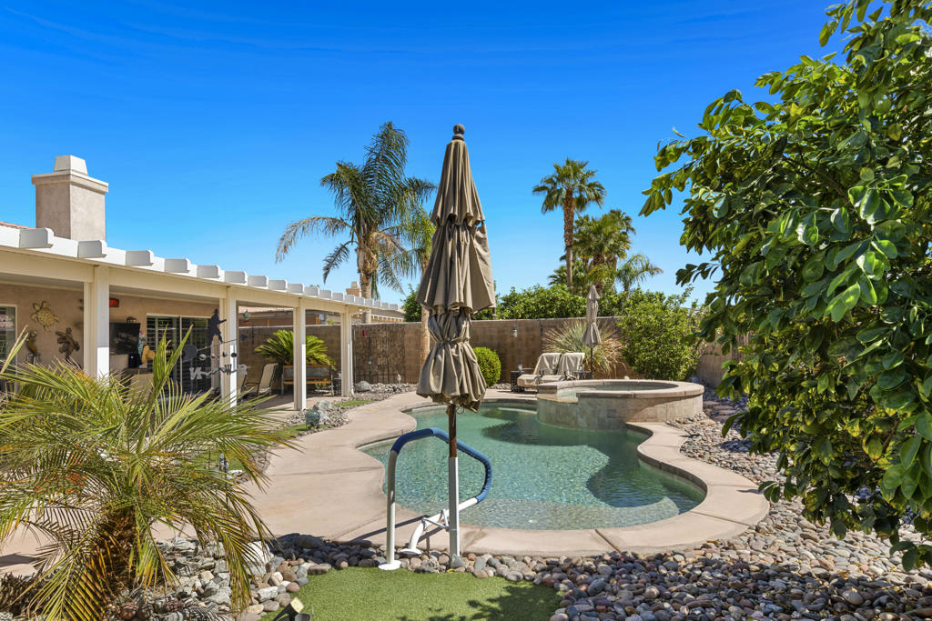 Las Brisas North - Residential