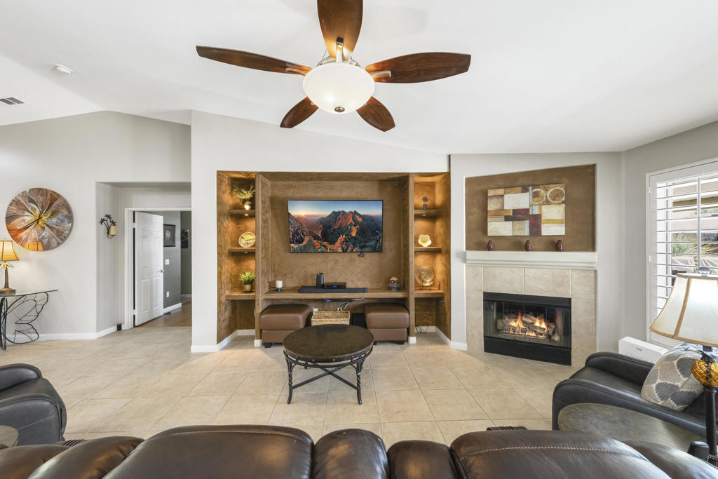 Las Brisas North - Residential