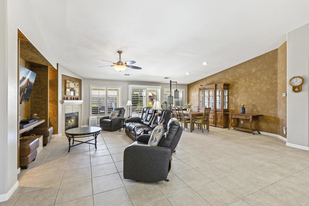Las Brisas North - Residential