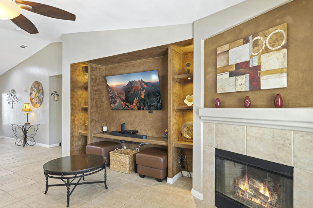Las Brisas North - Residential