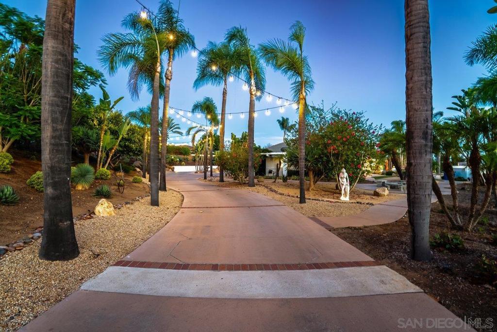 33 Gateview